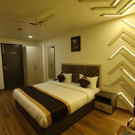 Hotel D Silverleaf ラクナウ エクステリア 写真