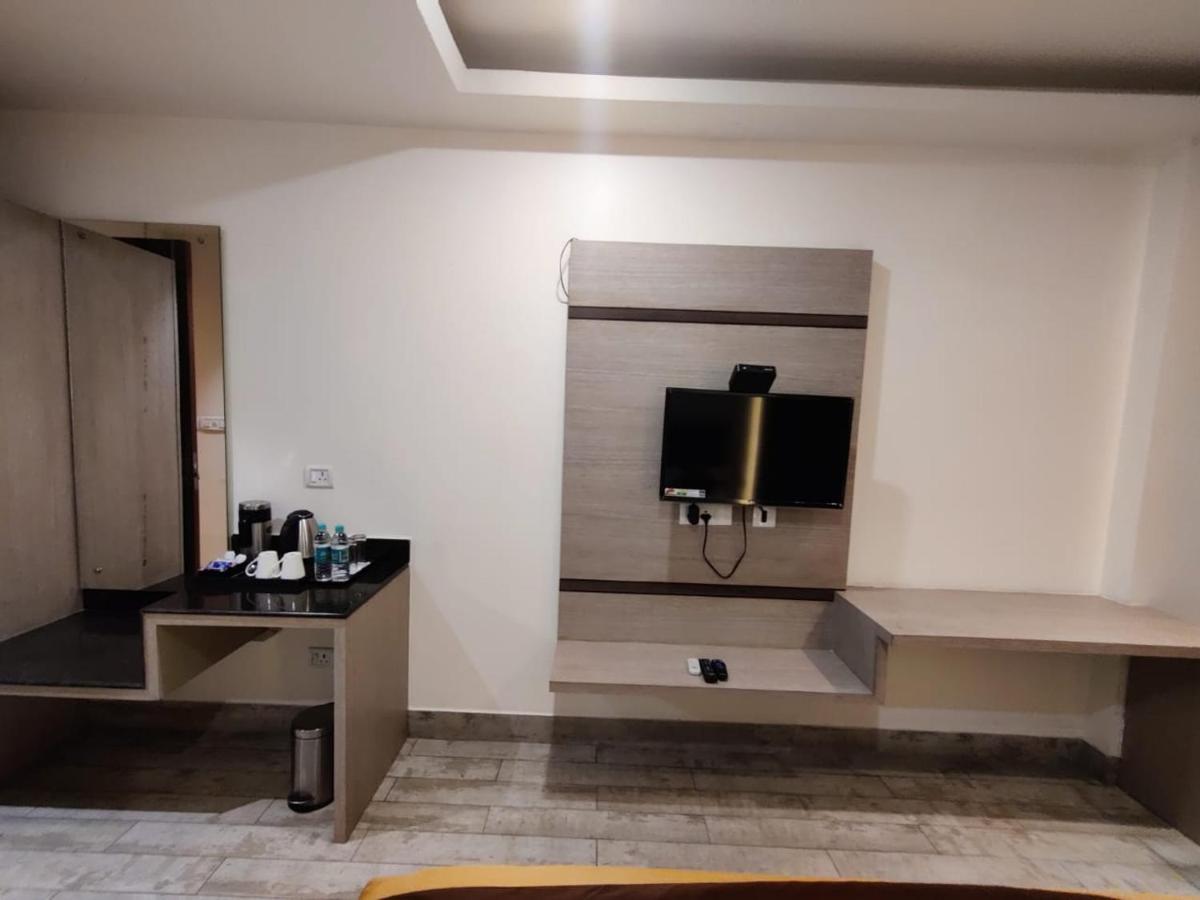 Hotel D Silverleaf ラクナウ エクステリア 写真